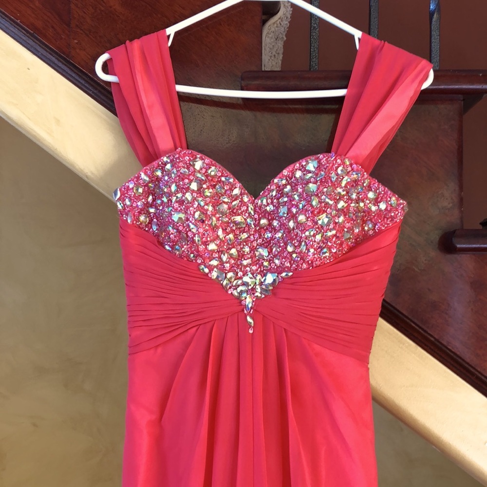 This coral dress has only been worn once and is in perfect condition - Picture 2 of 5